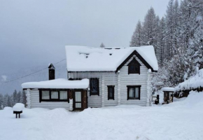 Mountain White House гостинний двір